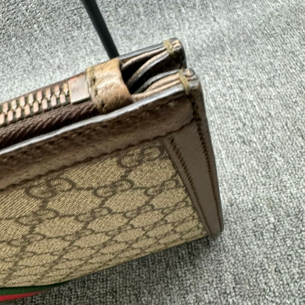 100% Authentic Gucci Leather Clutch - Picture 6 of 10